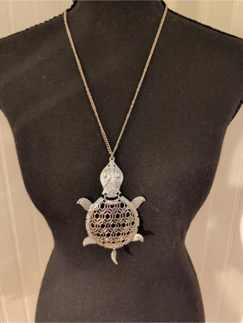 Vintage Articulated Silver Tone Turtle Pendant Necklace